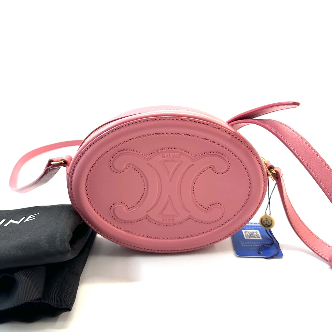 95新 Celine/思琳 98新 Triomphe 系列糖果粉小圆饼包