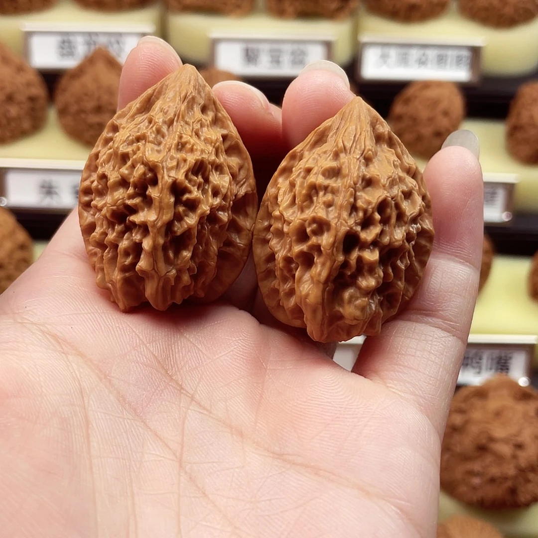 文玩核桃把件D****6十三陵鸡心30尺6034