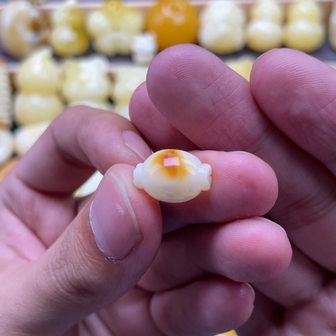 琥珀未镶嵌裸石蜜蜡