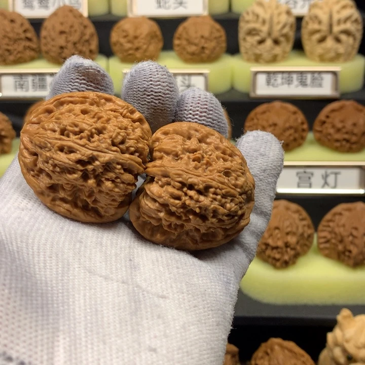 桃核把件絧*南疆石核桃40