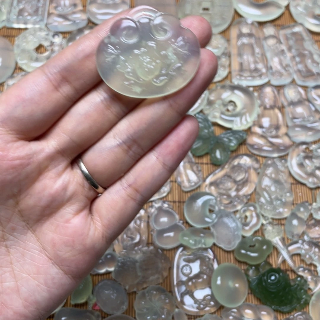 蛇纹石玉未镶嵌颈饰