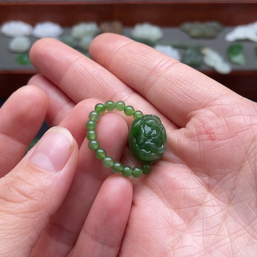 和田玉未镶嵌颈饰碧玉莲花小米珠指环