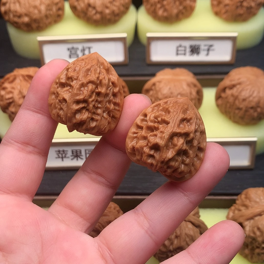 文玩核桃吊坠610号野生手捻30+