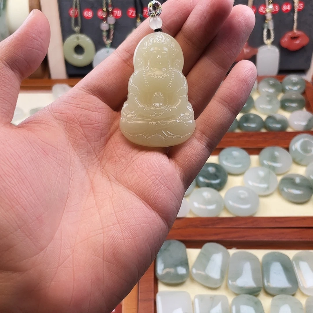 石英质玉未镶嵌颈饰