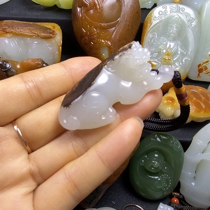 和田玉未镶嵌颈饰