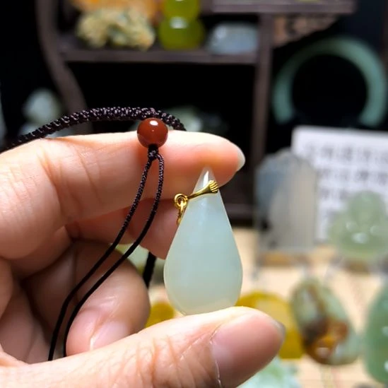 蛇纹石玉未镶嵌颈饰