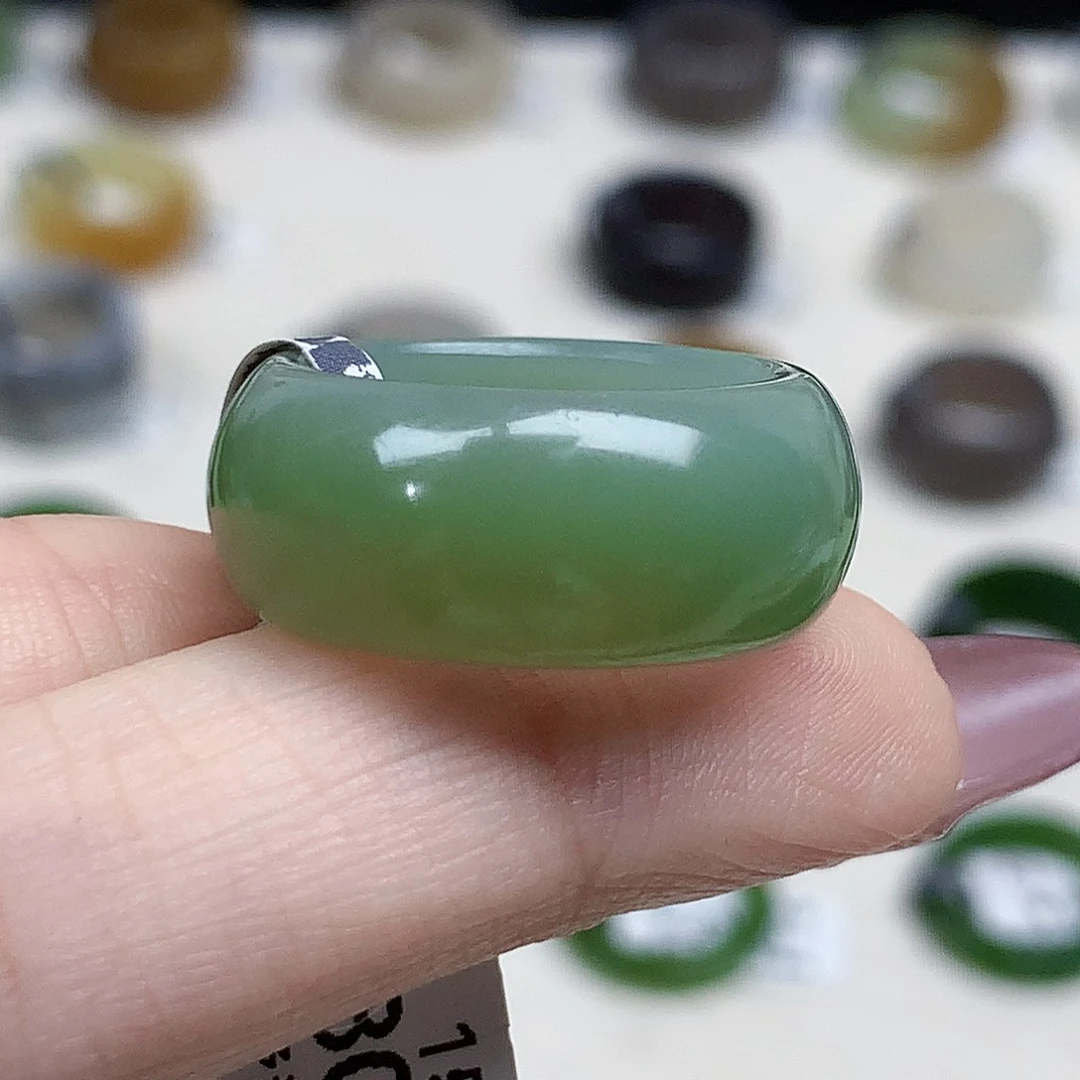 未镶嵌戒指和田玉