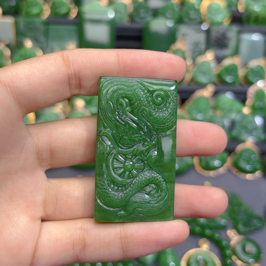 颈饰未镶嵌和田玉（碧玉）