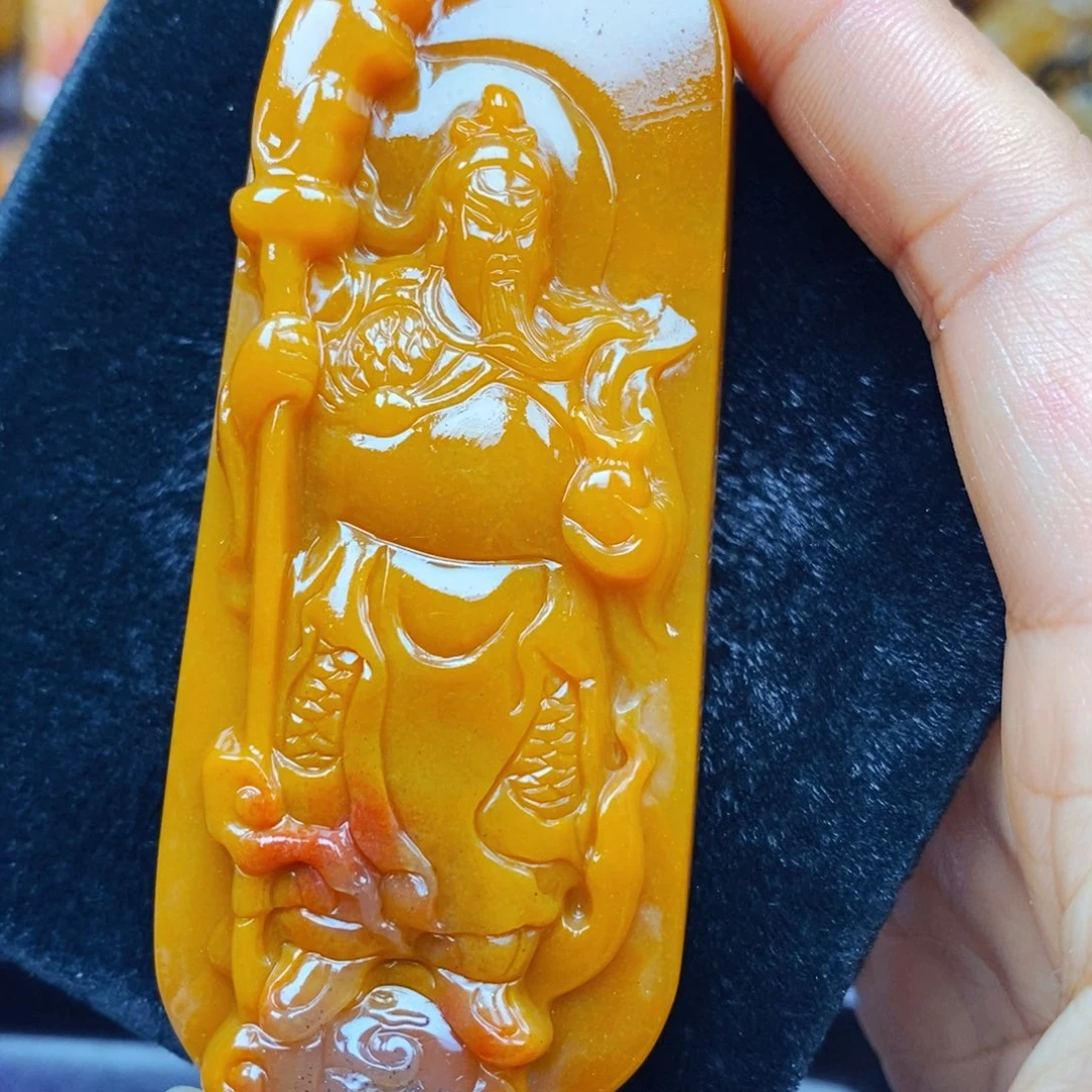 未镶嵌石英质玉（黄龙玉）颈饰