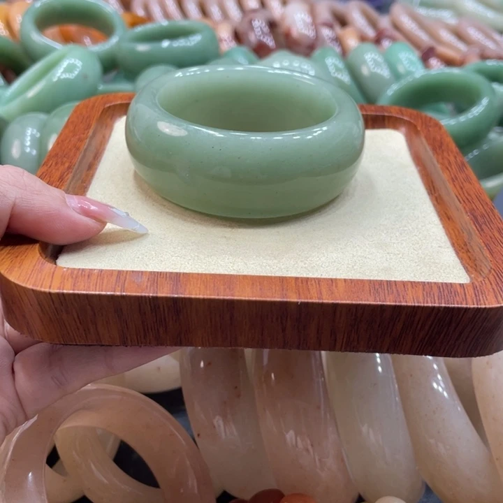 温***馨石英质玉未镶嵌珠宝奇石