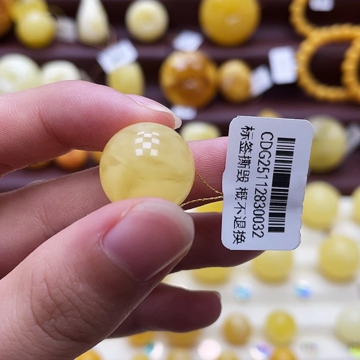 琥珀未镶嵌裸石16.5mm 瑕