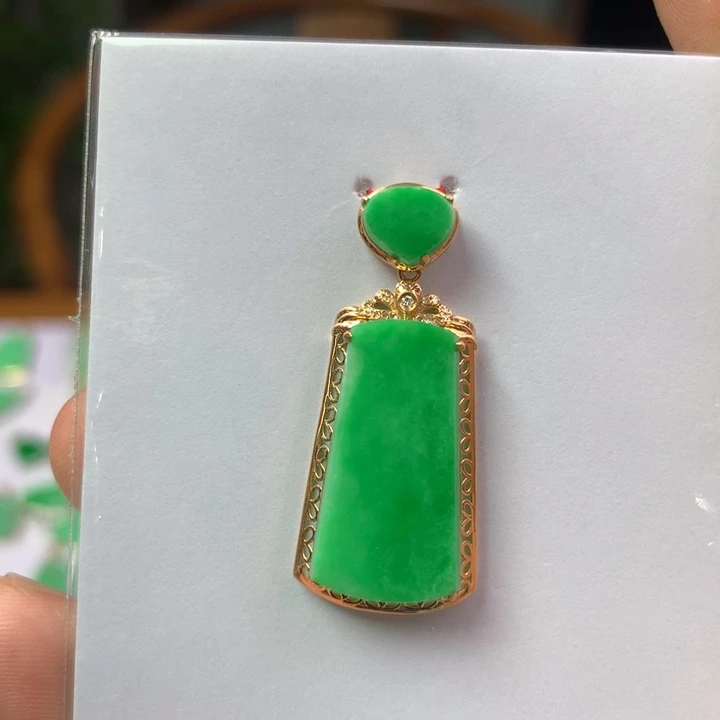 翡翠18K金镶嵌颈饰翡翠首饰