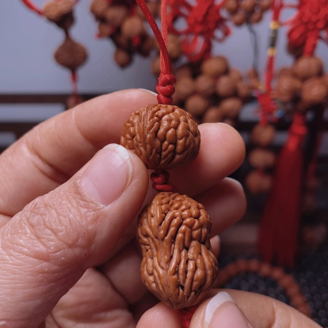 木质类龙纹桃枭挂件