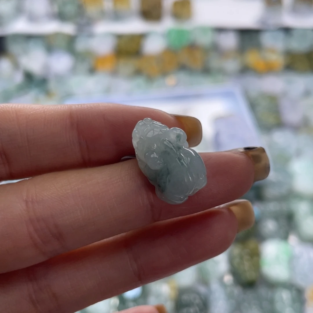 翡翠未镶嵌颈饰貔貅
