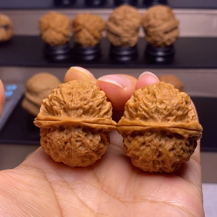 文玩核桃把件珊瑚绣球11