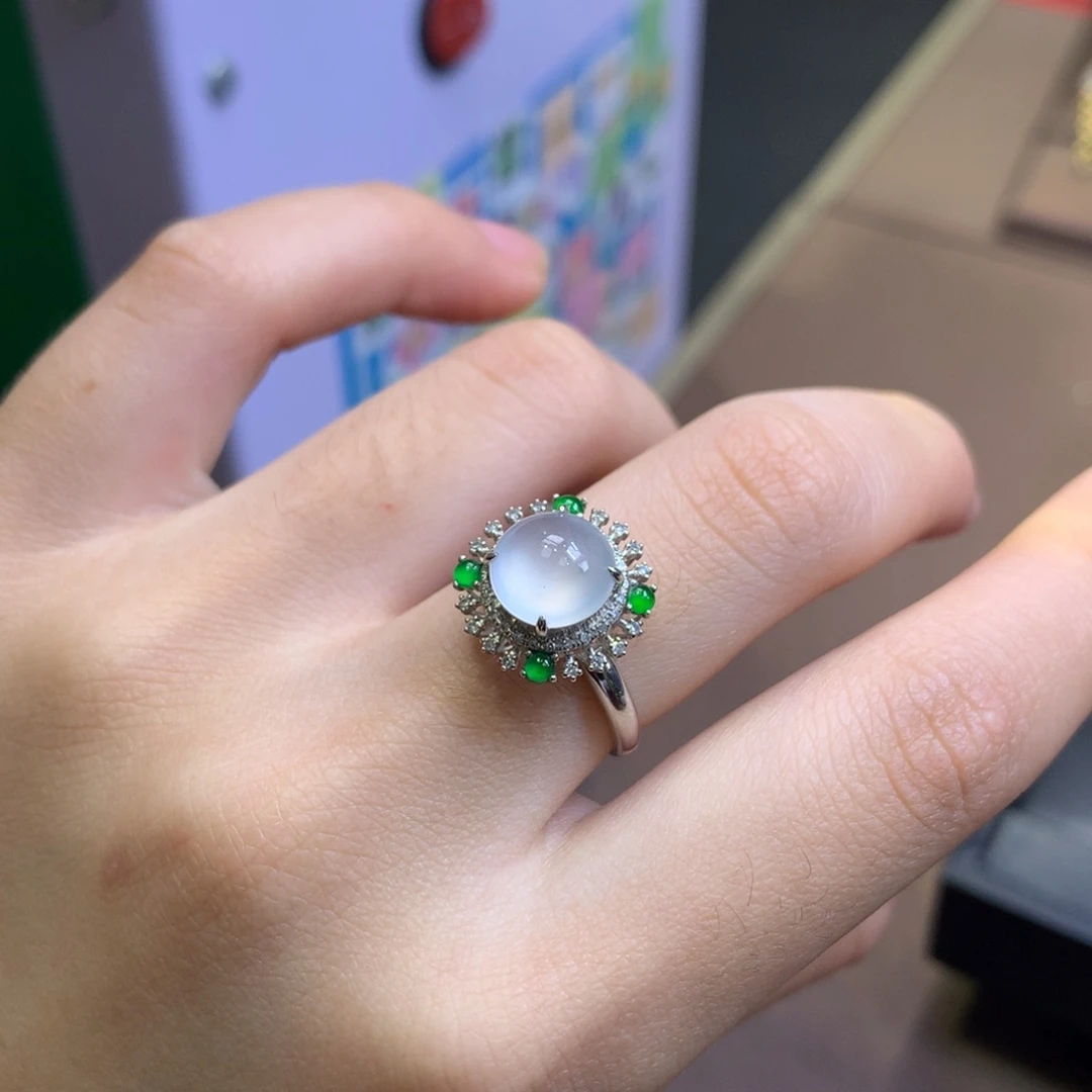 翡翠18K金镶嵌颈饰翡翠