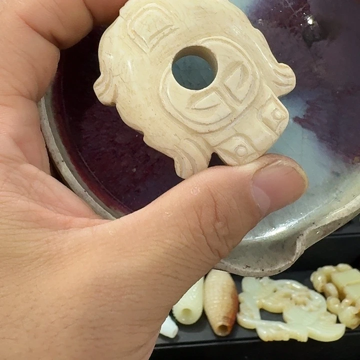 瓷片瓷自顾自的一个人