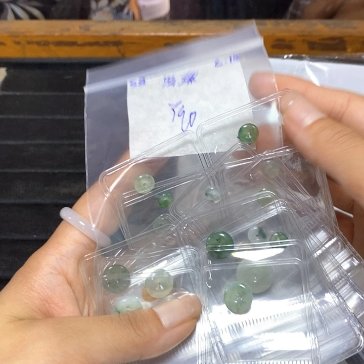 岚***王定制翡翠未镶嵌不退