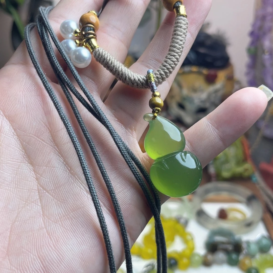 蛇纹石玉未镶嵌吊坠