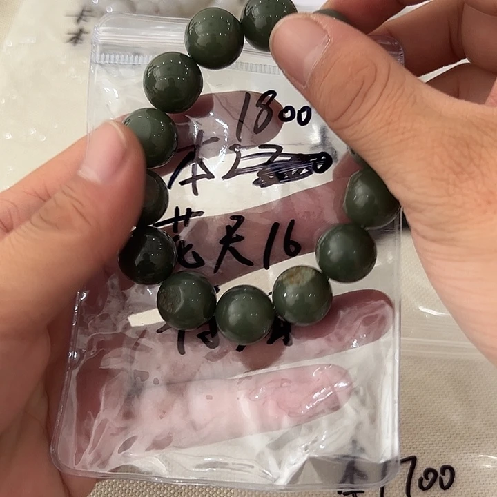 老***郑和田玉未镶嵌耳饰
