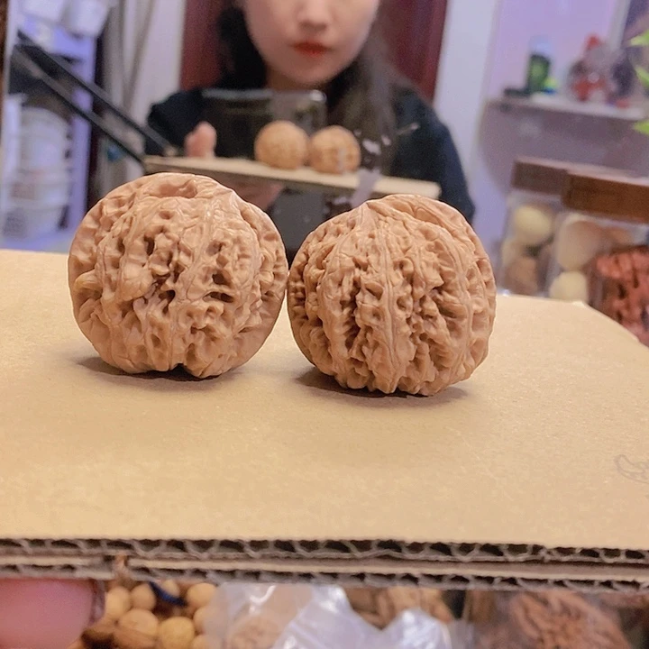 【闪购商品】文玩核桃把件40.5粗筋水尖