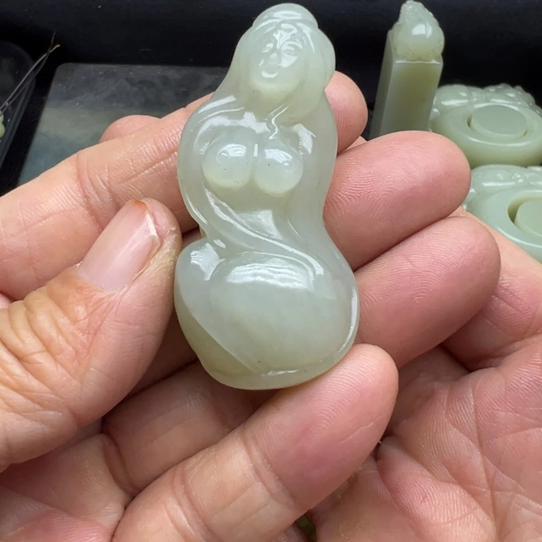 和田玉（糖玉）未镶嵌把件