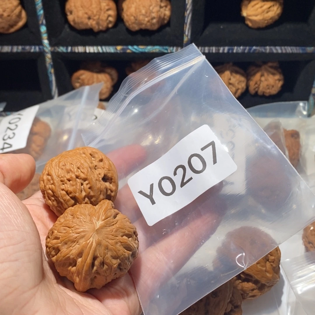 L***-文玩核桃吊坠铁锤妹妹全品