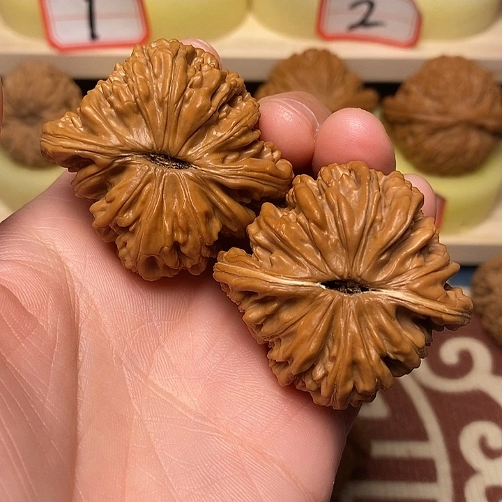 文玩核桃吊坠43菊花底楼