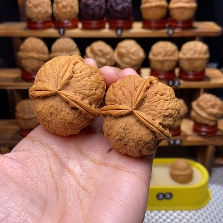 文玩核桃吊坠辉*金牛三棱999