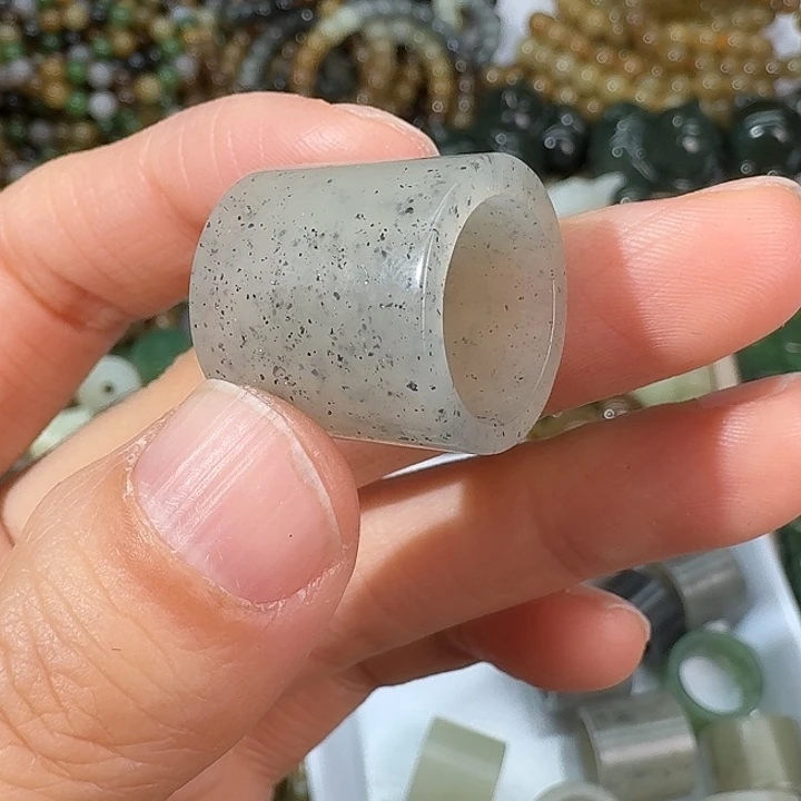 和田玉未镶嵌颈饰18.19