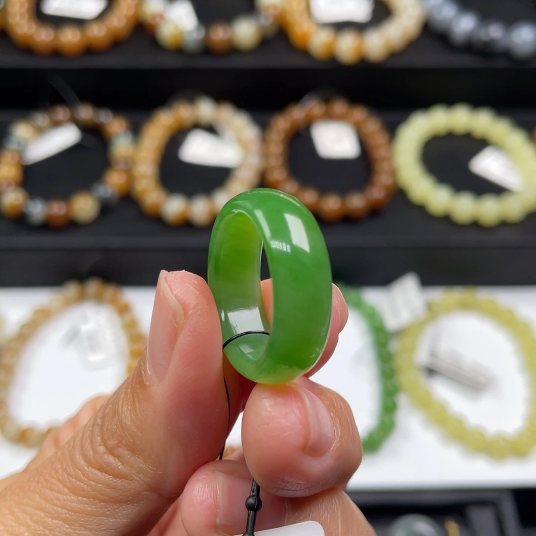 未镶嵌戒指和田玉