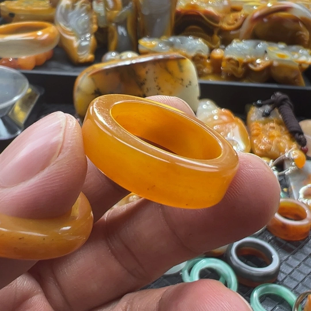石英质玉未镶嵌颈饰