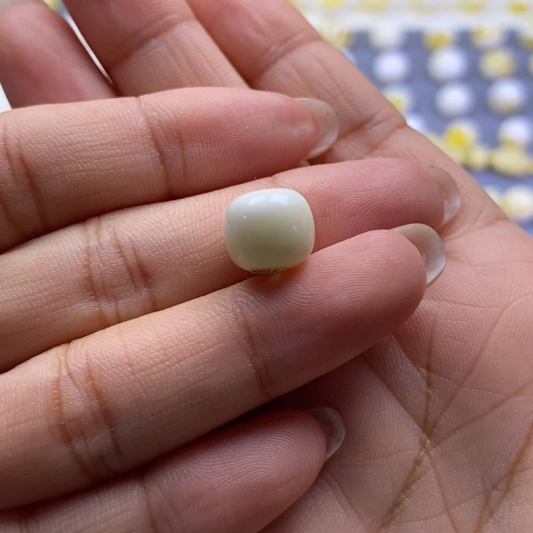 用***5未镶嵌琥珀珠宝奇石