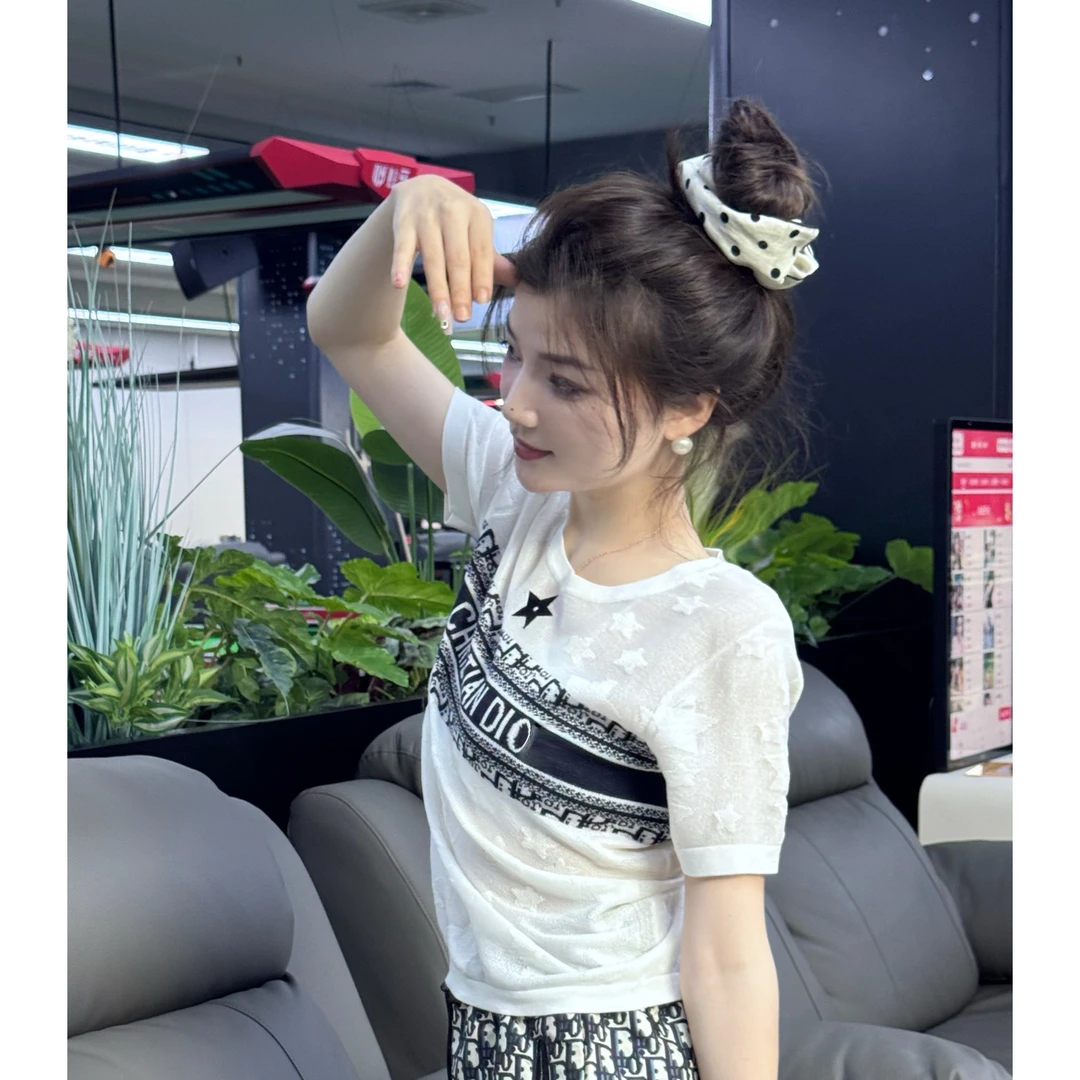 2025春夏新款 女士圆领短袖T恤衫（D12DD54DT02）