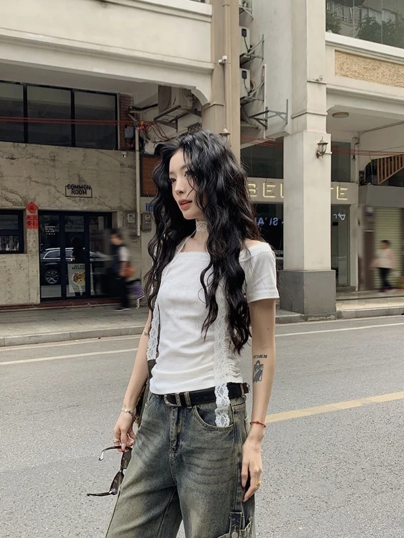 超绝的蕾丝领一字肩印花短袖上衣 含蕾丝飘带设计