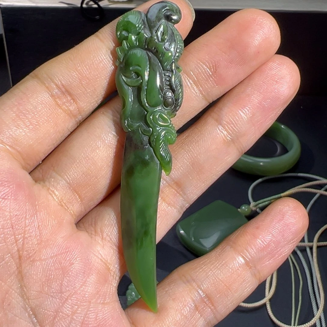 杨***哥未镶嵌和田玉（碧玉）挂件