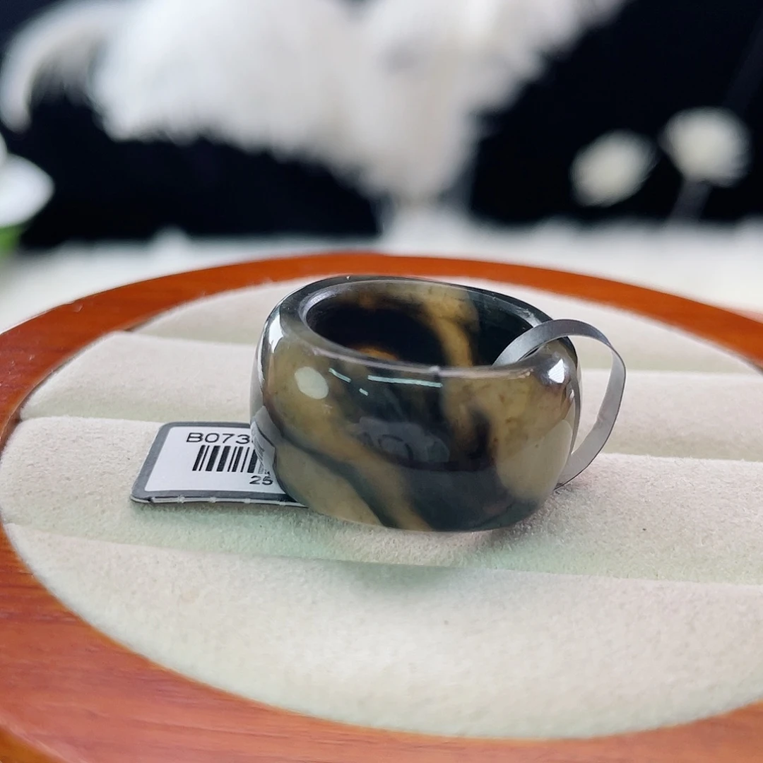 和田玉未镶嵌戒指l65。腰花胖方圆。18。不退换