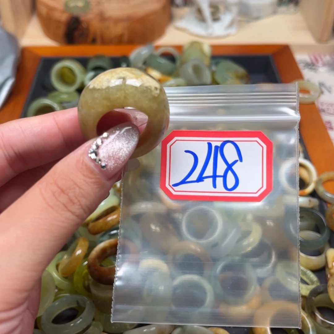 小***碧蛇纹石玉未镶嵌珠宝奇石