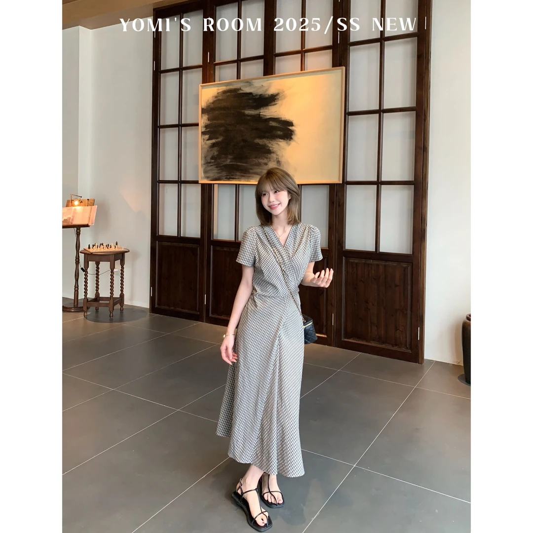 YOMI小个子【小岛夏日】黑白格纹知性风气质夏季收腰显瘦显白连衣裙