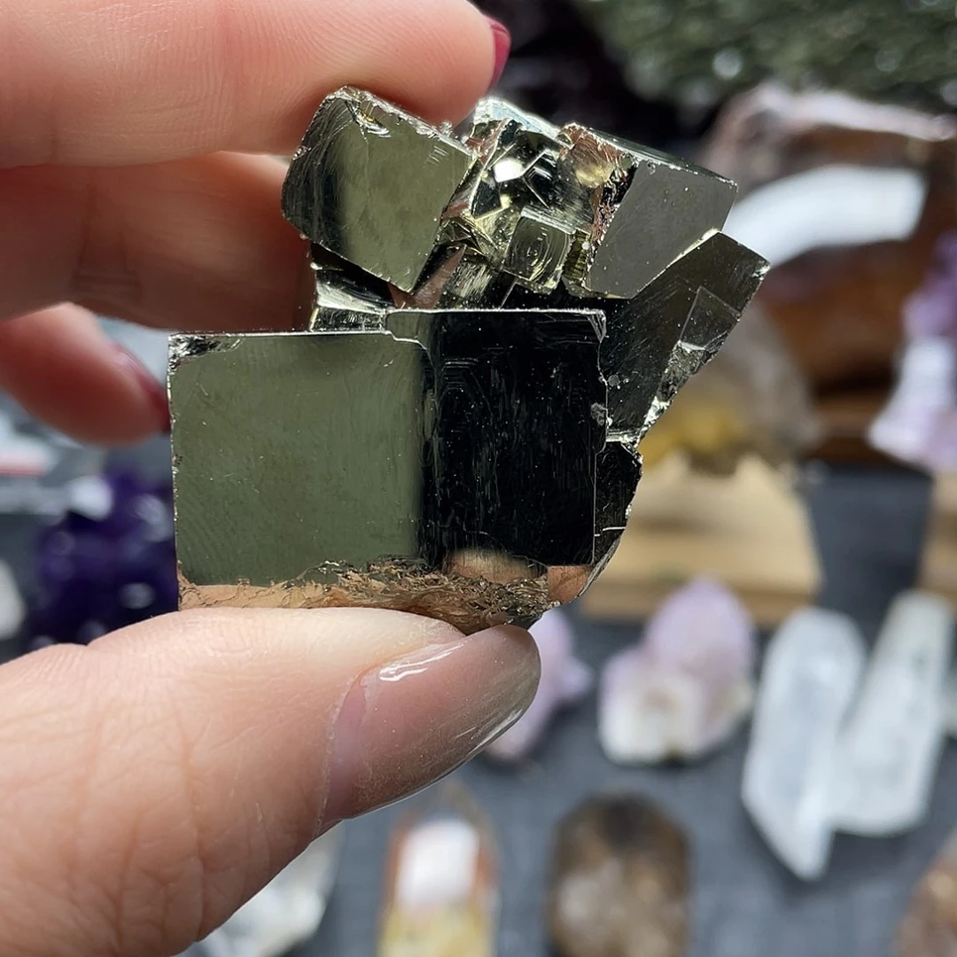 水晶黄铁矿未镶嵌J****?