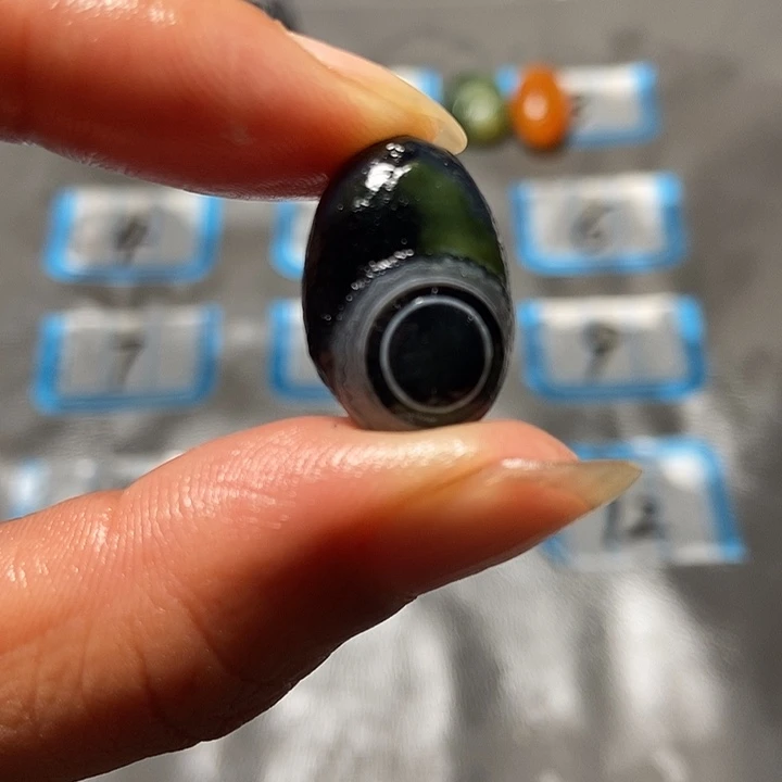 刘***刘玛瑙/玉髓未镶嵌珠宝奇石