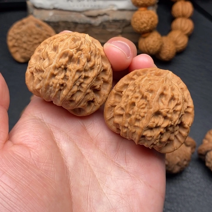 桃核把件全品39.5三角白