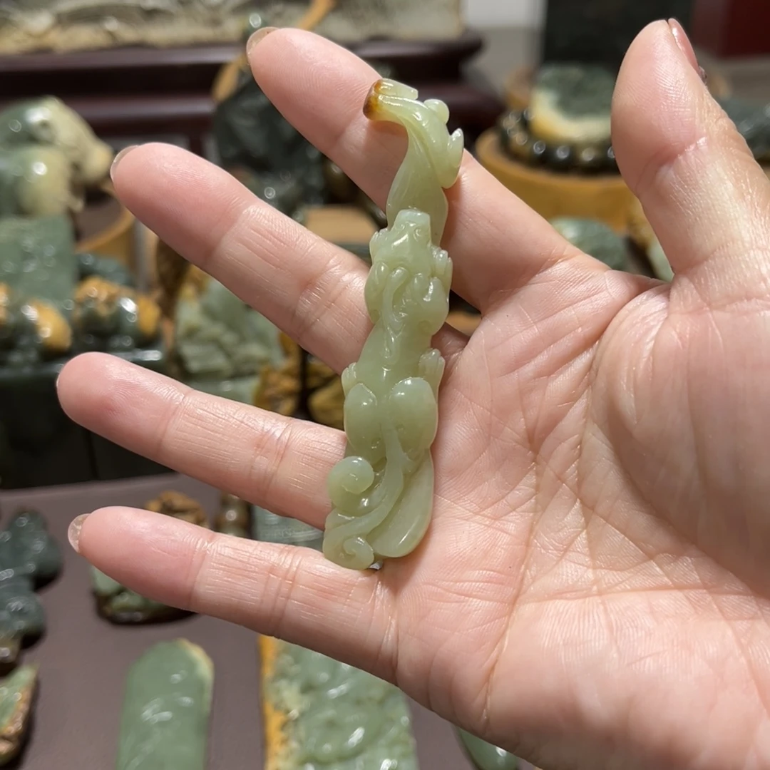 颈饰未镶嵌岫岩河磨玉（透闪石质玉）