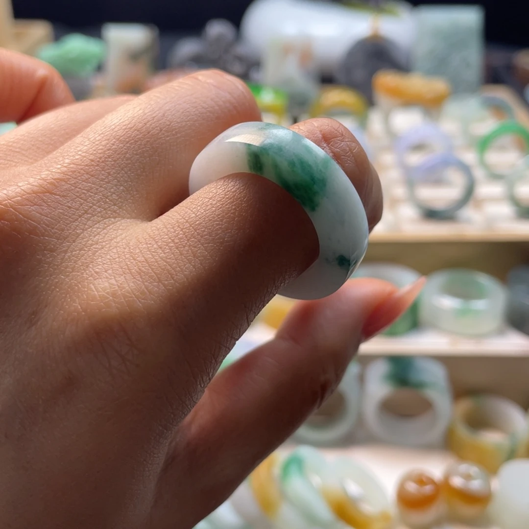 定制翡翠未镶嵌戒指