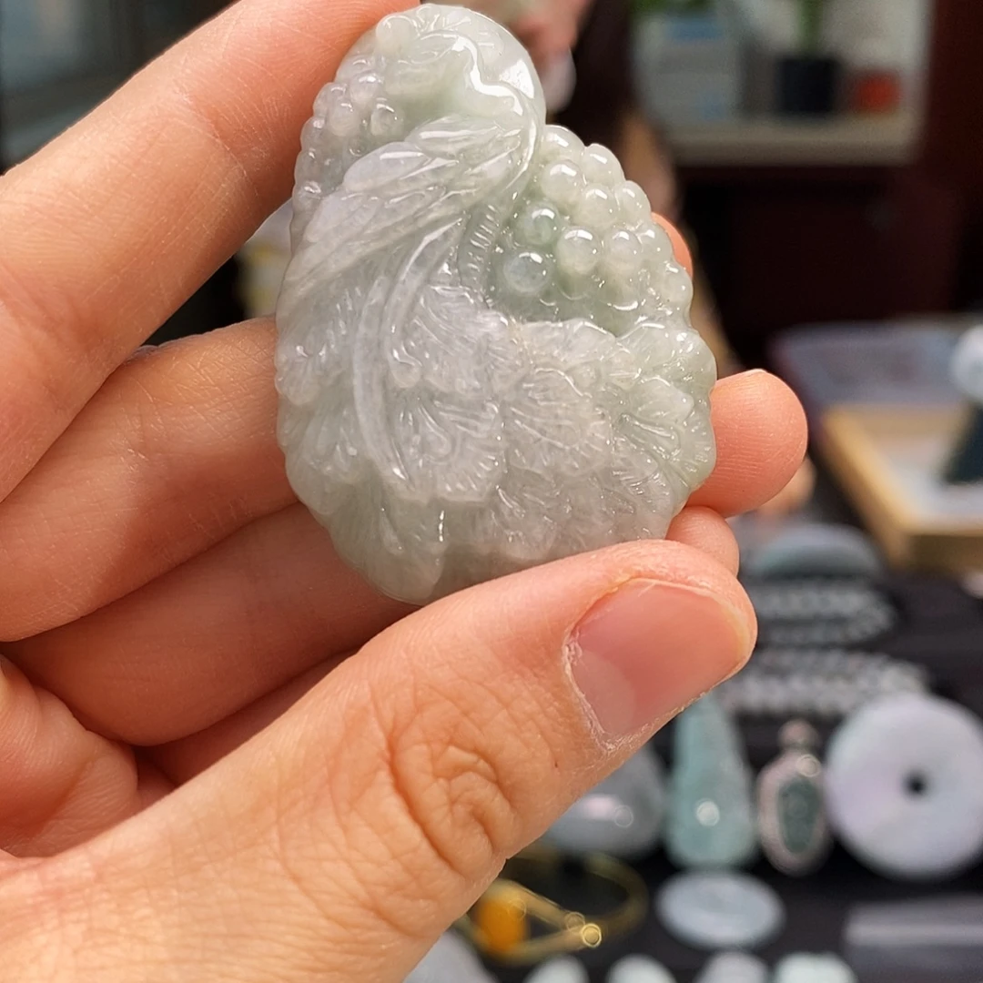 翡翠未镶嵌颈饰孔雀