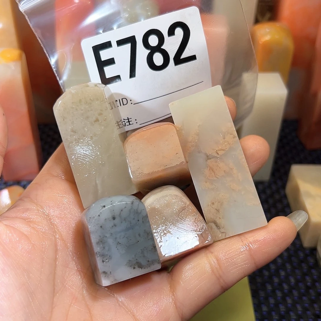 【闪购商品】寿山石印石兔**人老挝石