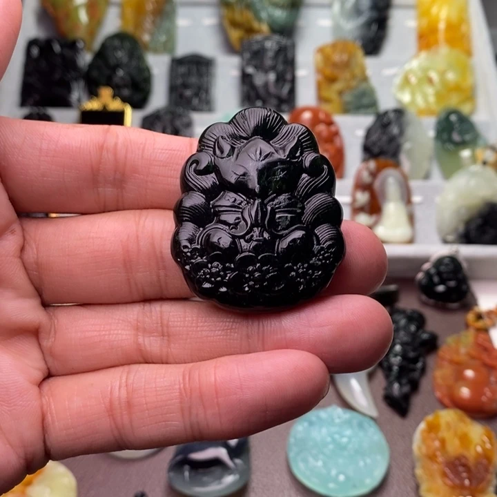 蛇纹石玉颈饰未镶嵌空*～