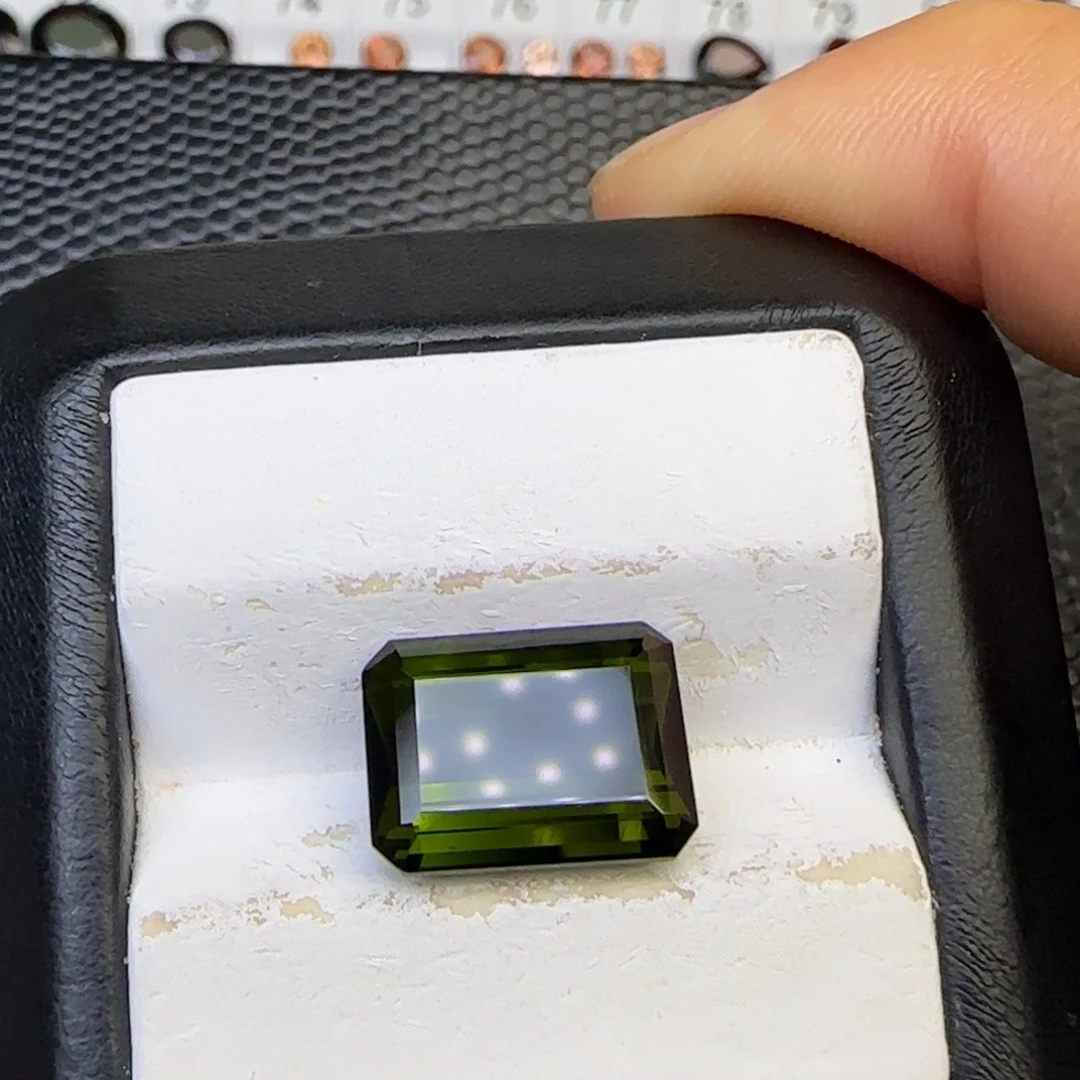 碧玺未镶嵌珠宝半成品天然8.2克拉