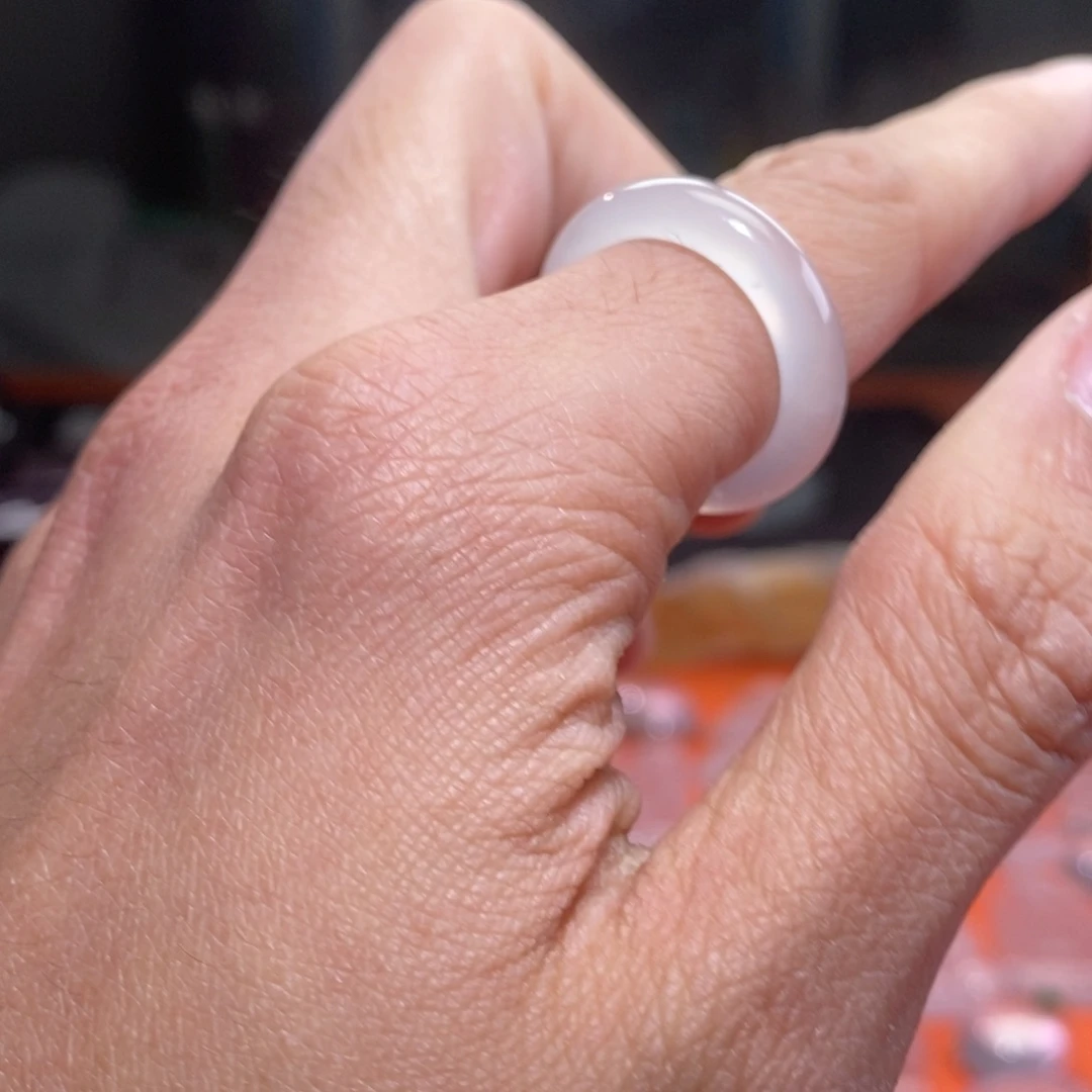 (****石英质玉未镶嵌珠宝半成品