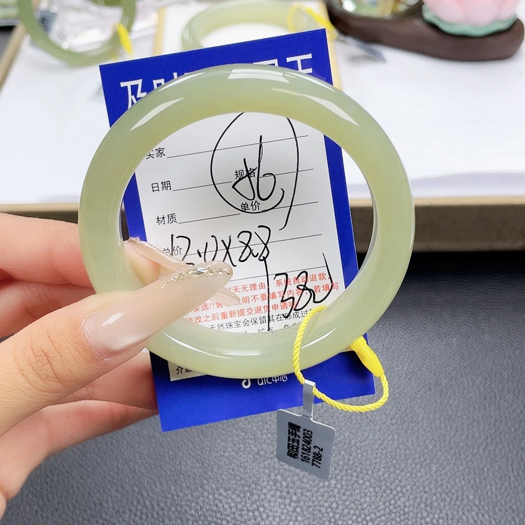 W***w和田玉未镶嵌手镯